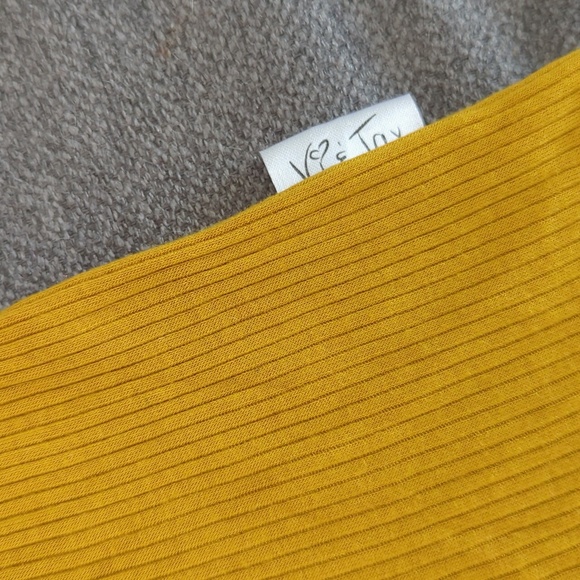 Vi & Jax Ribbed Crew neck - Picture 4 of 4